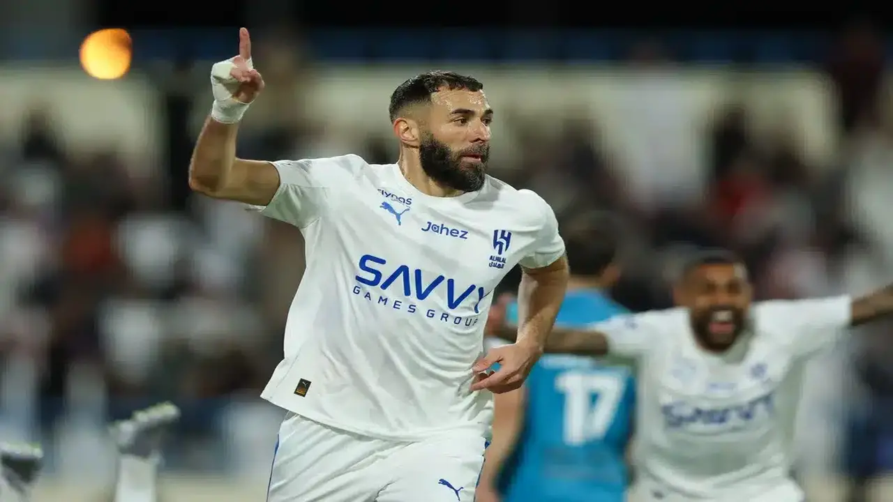 خاص لـ365scores.. اتجاه لاستمرار بنزيما مع الهلال وطلب جديد من إنزاجي